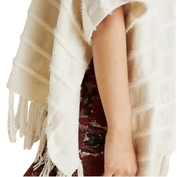 Anthropologie Boho Fringe Knit Shawl Wrap Textured Poncho Style Layering One Sz - Picture 6 of 12